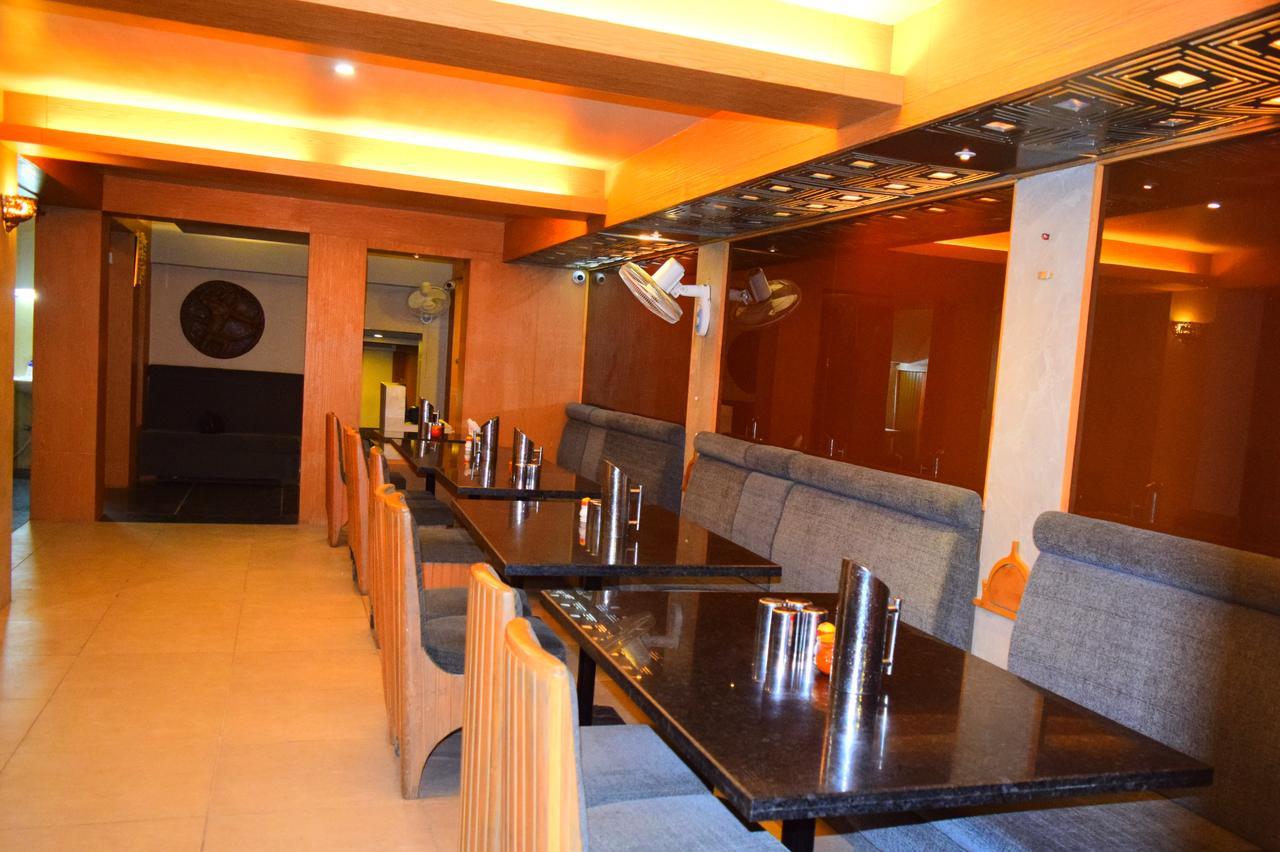 Hotel Chandragupta Ujjain Exterior photo
