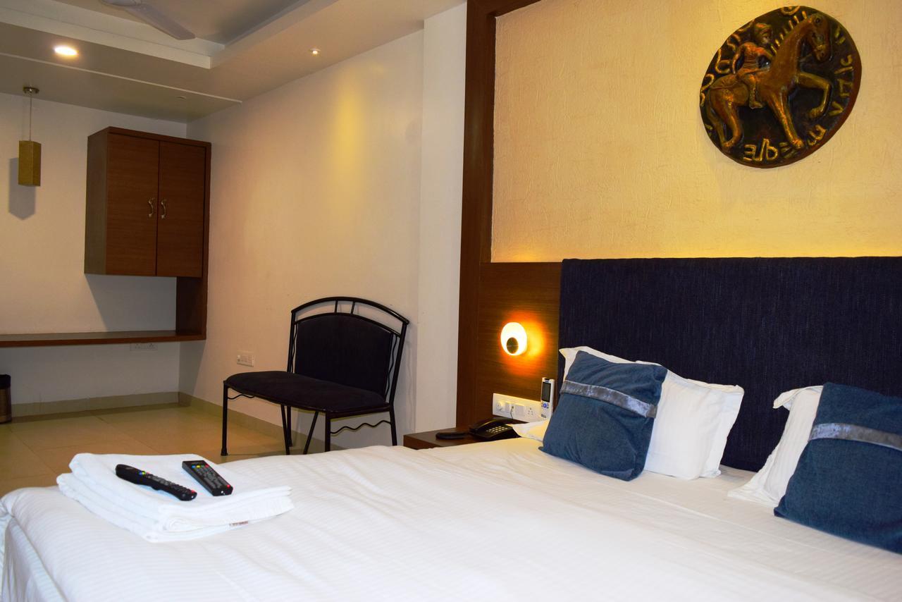 Hotel Chandragupta Ujjain Exterior photo